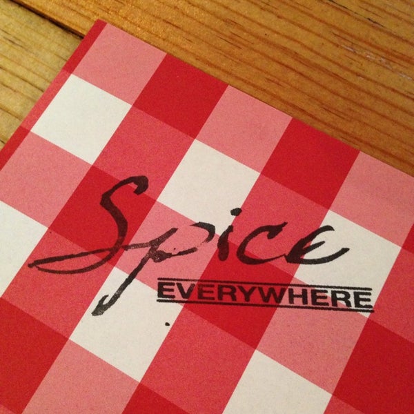 Снимок сделан в Spice Everywhere Brunch Restaurant пользователем Diana G. 1/26/2014
