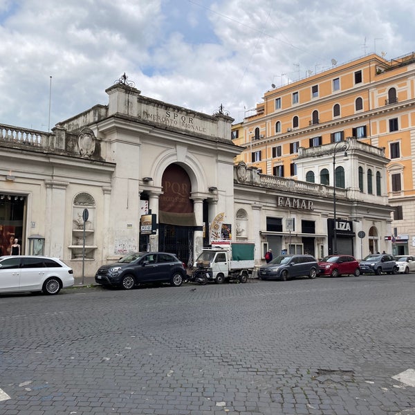 Via Cola Mercato Rionale in Via Cola di Rienzo - Prati - 121 visitors