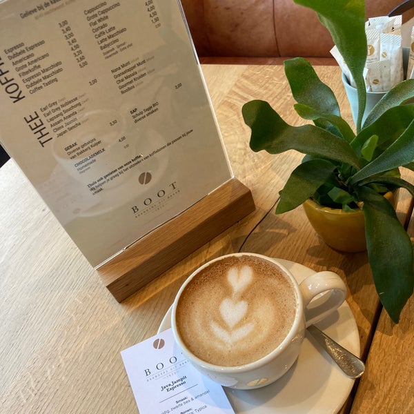 The Golden Coffee Box (Boot koffie) Baarn에서 커피숍일