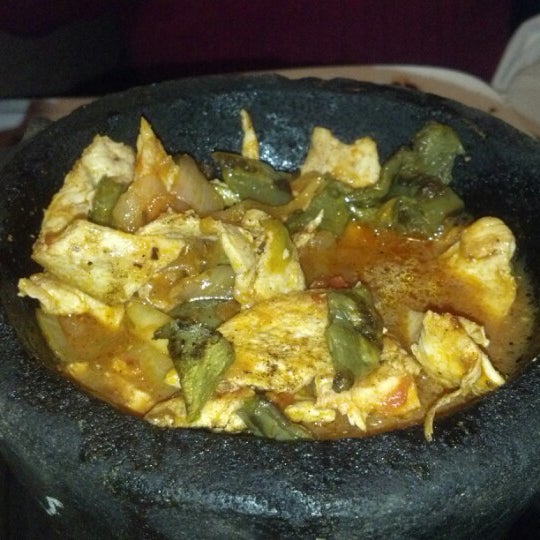 Снимок сделан в Quetzalcoatl Fine Mexican Cuisine and Bar пользователем Robin W. 1/20/2013