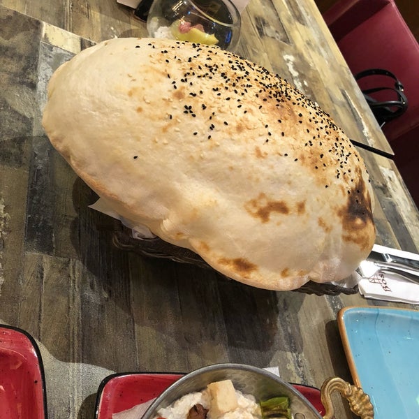 Das Foto wurde bei Bosporus Restaurant von Ahmed M. am 7/17/2018 aufgenommen