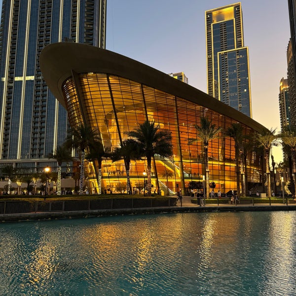 Foto diambil di Dubai Opera oleh Eugene . pada 5/2/2024