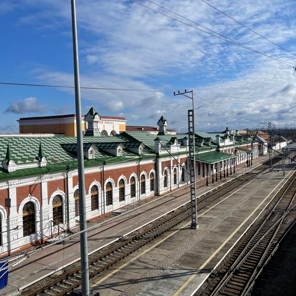 Вокзал пермь 1. Вокзал Пермь 1 фото. Пермь первая Железнодорожная станция. Пермь 1 поезд.