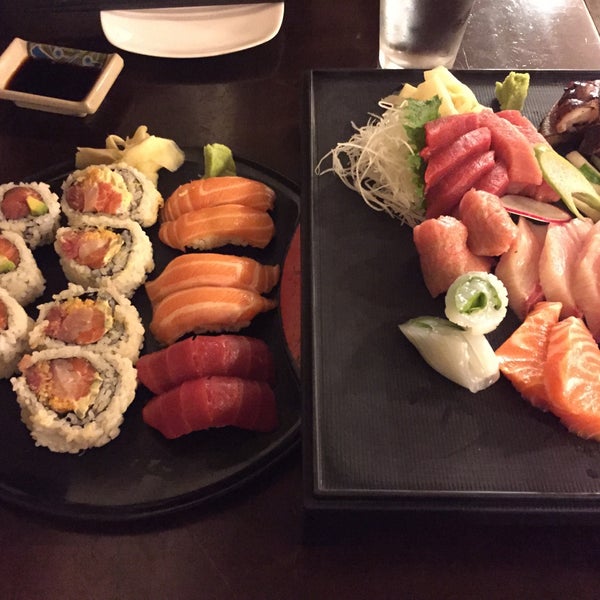 5/6/2017 tarihinde Jackie N.ziyaretçi tarafından Sushi Capitol'de çekilen fotoğraf
