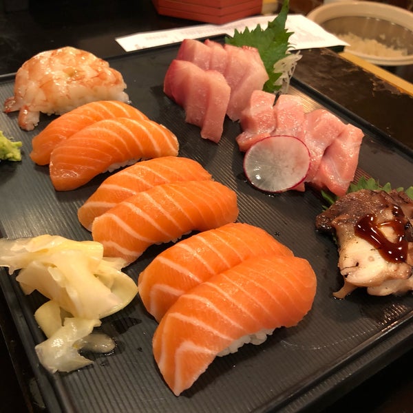 Das Foto wurde bei Sushi Capitol von Jackie N. am 11/6/2017 aufgenommen