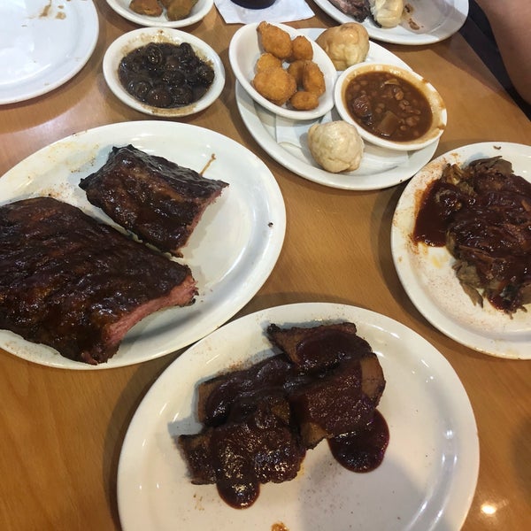 Photo taken at Marlowe&#39;s Ribs &amp; Restaurant by Jackie N. on 5/13/2018