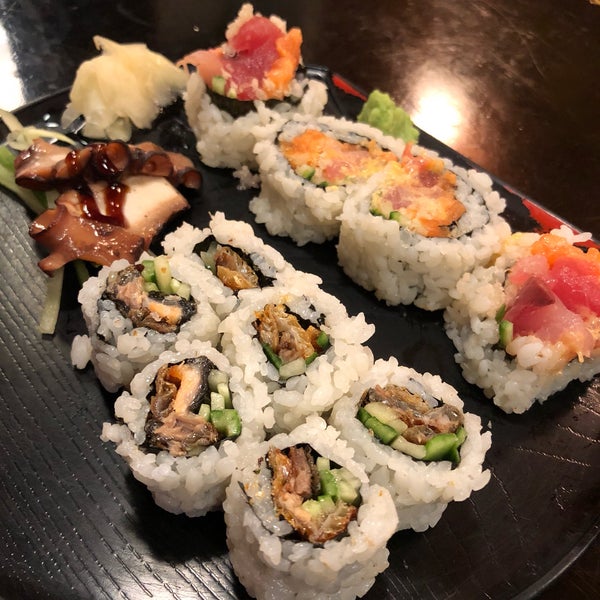 11/6/2017 tarihinde Jackie N.ziyaretçi tarafından Sushi Capitol'de çekilen fotoğraf