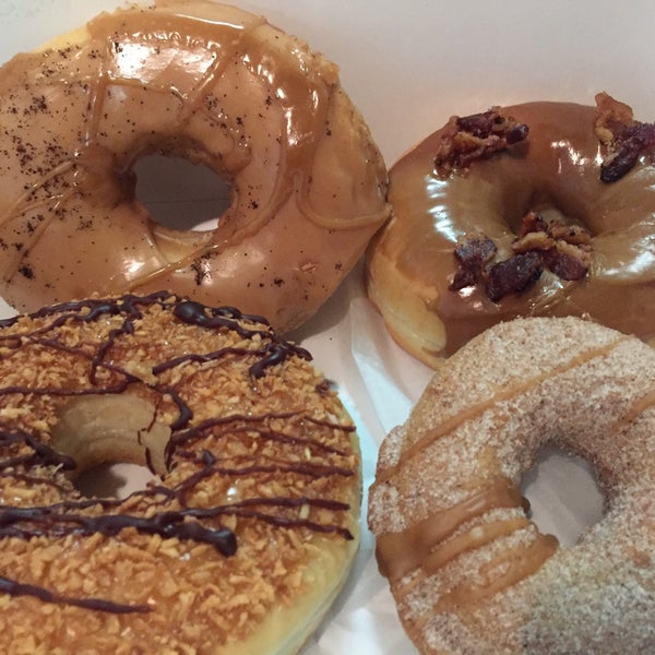 6/13/2016에 Jackie N.님이 Sugar Shack Donuts &amp; Coffee에서 찍은 사진