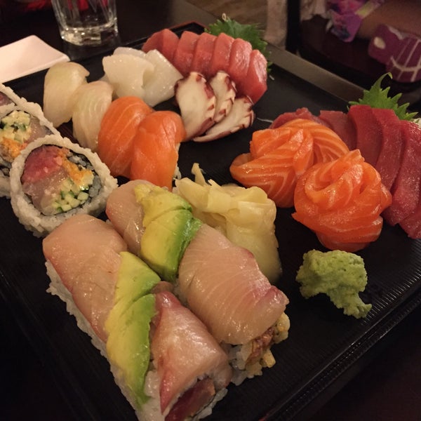 4/12/2016 tarihinde Jackie N.ziyaretçi tarafından Sushi Capitol'de çekilen fotoğraf