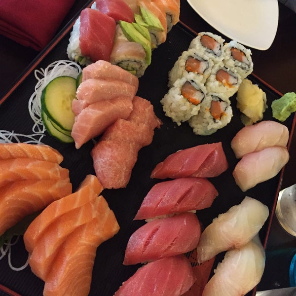 7/7/2015 tarihinde Jackie N.ziyaretçi tarafından Sushi Capitol'de çekilen fotoğraf