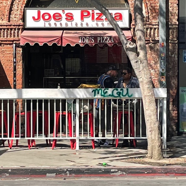 Снимок сделан в Joe&#39;s Pizza пользователем Kurt F. R. 9/28/2022