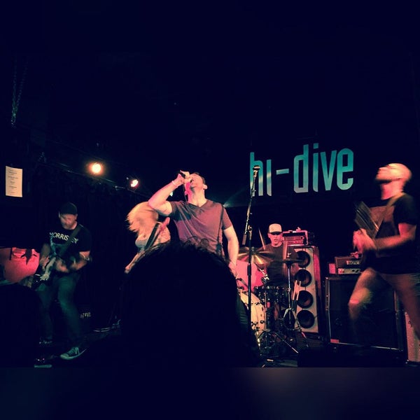 Foto scattata a Hi-Dive da Johnny W. il 8/15/2015