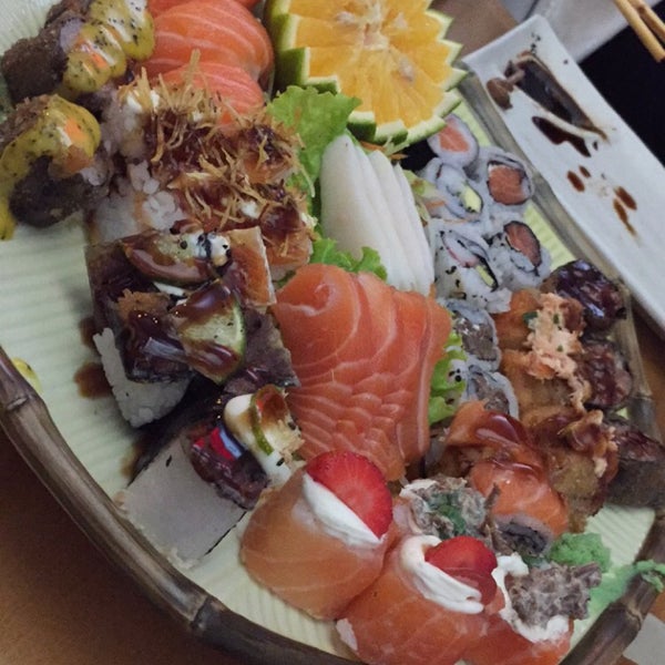 Photo taken at Itoshii sushi by Carol R. on 5/8/2016