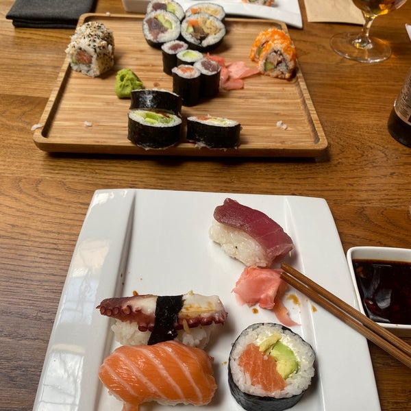 4/30/2022 tarihinde Tsanka G.ziyaretçi tarafından Sushi Bar'de çekilen fotoğraf
