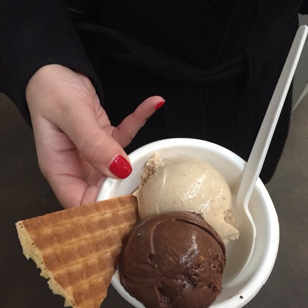 12/14/2016 tarihinde Lauren B.ziyaretçi tarafından Jeni&#39;s Splendid Ice Creams'de çekilen fotoğraf