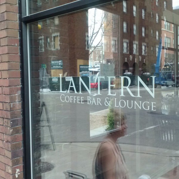 Снимок сделан в Lantern Coffee Bar and Lounge пользователем Rich Z. 5/3/2013