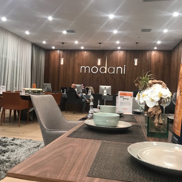 รูปภาพถ่ายที่ Modani Furniture โดย Bilge E. เมื่อ 11/15/2017