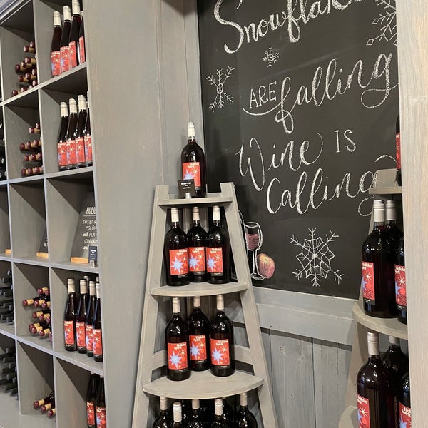 Photo taken at Chaddsford&#39;s Bottle Shop &amp; Tasting Room at Penn&#39;s Purchase by Jessica M. on 12/30/2021