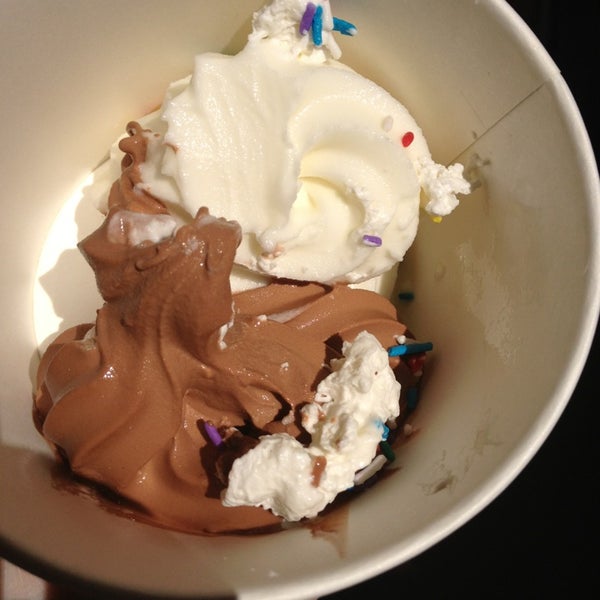 1/19/2013にTanya L.がTutti Frutti Frozen Yogurtで撮った写真