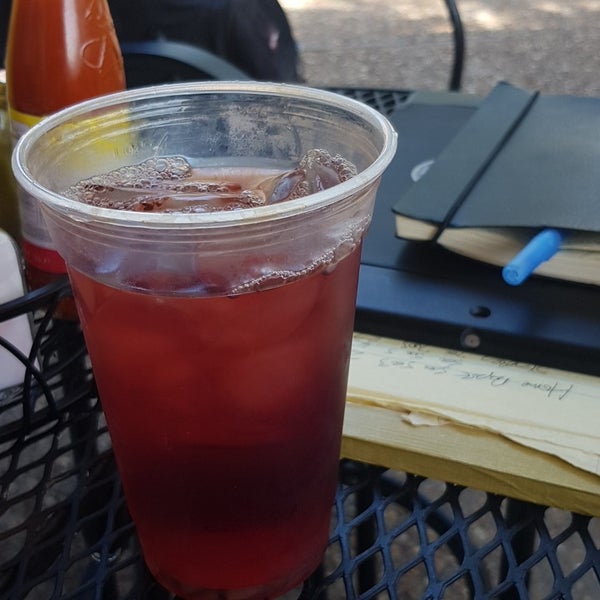 Das Foto wurde bei Amelia Island Coffee von steve w. am 6/26/2019 aufgenommen