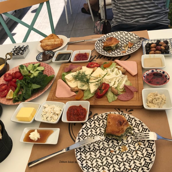 9/5/2018 tarihinde Zehra D.ziyaretçi tarafından Kirinti Simit Cafe'de çekilen fotoğraf