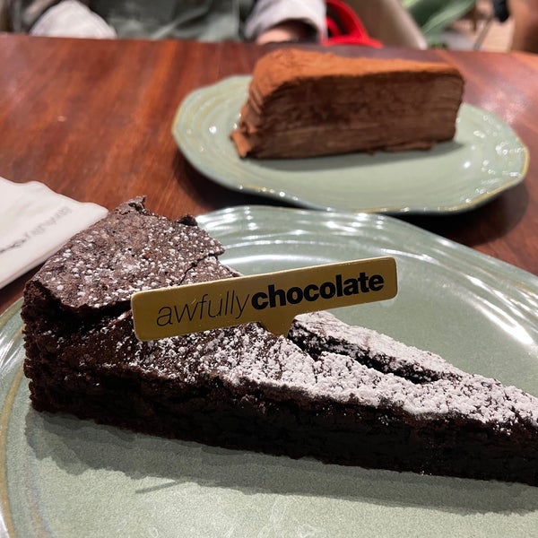2/6/2022 tarihinde Mervin L.ziyaretçi tarafından Awfully Chocolate Bakery &amp; Cafe'de çekilen fotoğraf