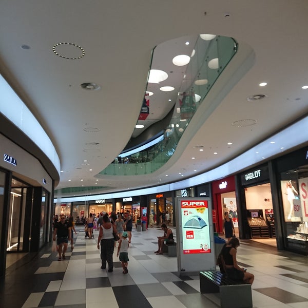 Photo taken at Kings Avenue Mall by Peter B. on 8/13/2018