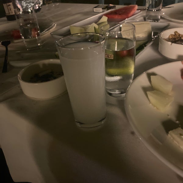 Foto diambil di KoyuMavi Balık Restaurant oleh Barbi Htn pada 8/13/2023