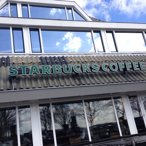 Das Foto wurde bei Starbucks von Linda K. am 4/2/2015 aufgenommen