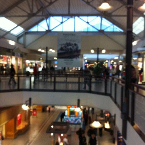 Foto tomada en Mid Rivers Mall  por Efua M. el 1/20/2013