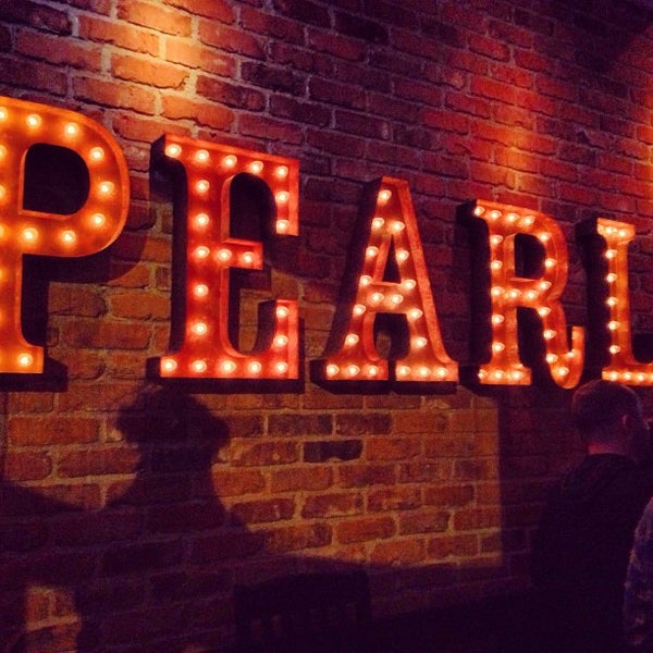 Photo prise au Pearl Raw Bar par Scott K. le4/21/2013