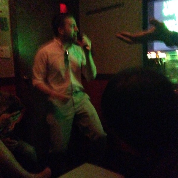 6/14/2015 tarihinde Steveziyaretçi tarafından Sing Sing Karaoke'de çekilen fotoğraf