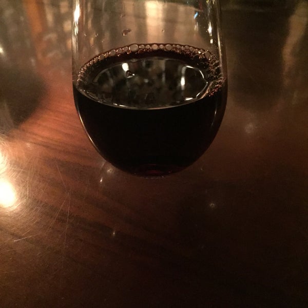 Foto scattata a Bodega Wine Bar da Steve il 7/28/2015