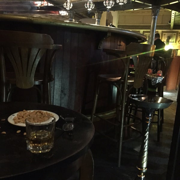 Теда бара клеопатра. Бар. Тела бара. Бариста бармен бартендер. Крутой бармен.