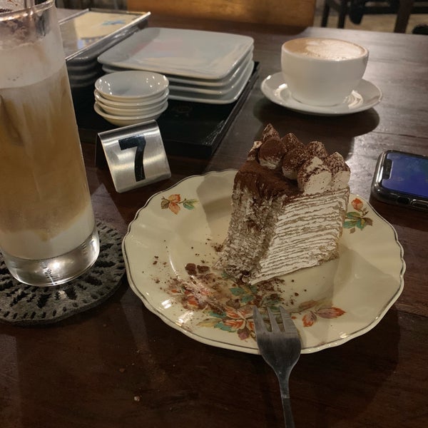 Foto diambil di Gudang Cafe oleh Peiting.m pada 9/14/2019