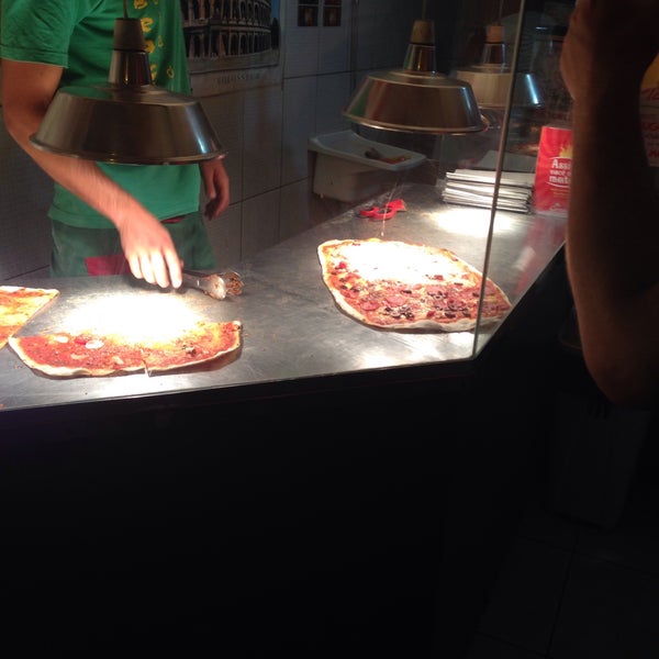 Foto tirada no(a) Pizza por GatoSecoeCopas .. em 12/6/2014
