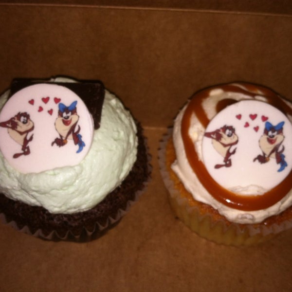 Das Foto wurde bei Pandora&#39;s Cupcakes von James C. am 3/8/2013 aufgenommen