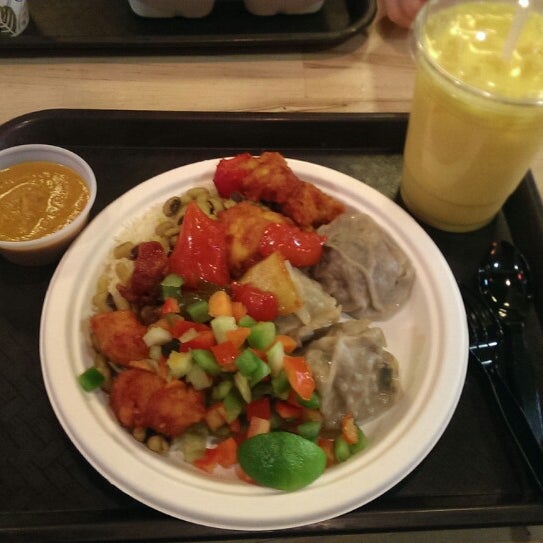 Photo taken at Momo, Food of the Himalayas by Abbey K. on 1/30/2014