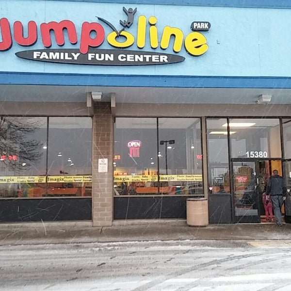 Foto tirada no(a) Jumpoline Park por Jess Anne F. em 1/1/2014