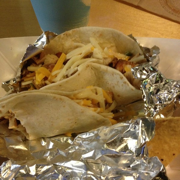 Photo prise au Burrito Boarder par Shelby B. le1/16/2013