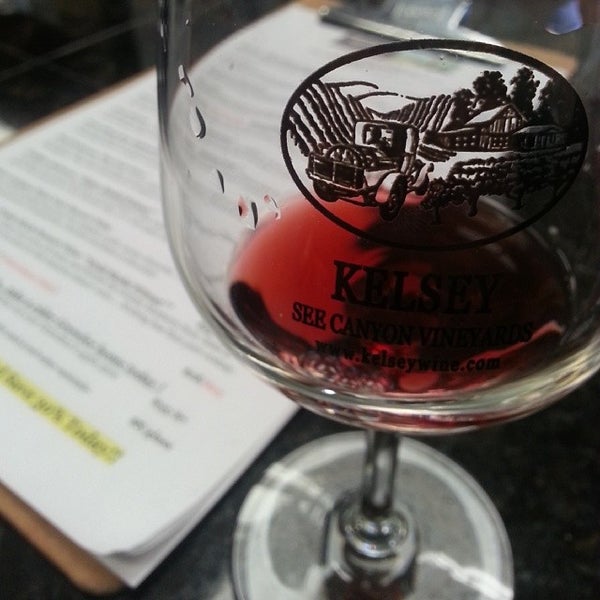 Foto scattata a Kelsey See Canyon Vineyards da Stephanie L. il 1/20/2014