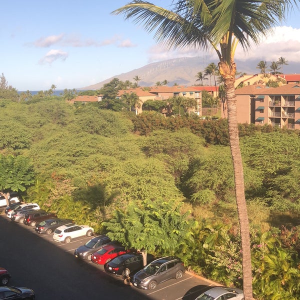 Foto diambil di Maui Coast Hotel oleh Valeriy S. pada 11/5/2018