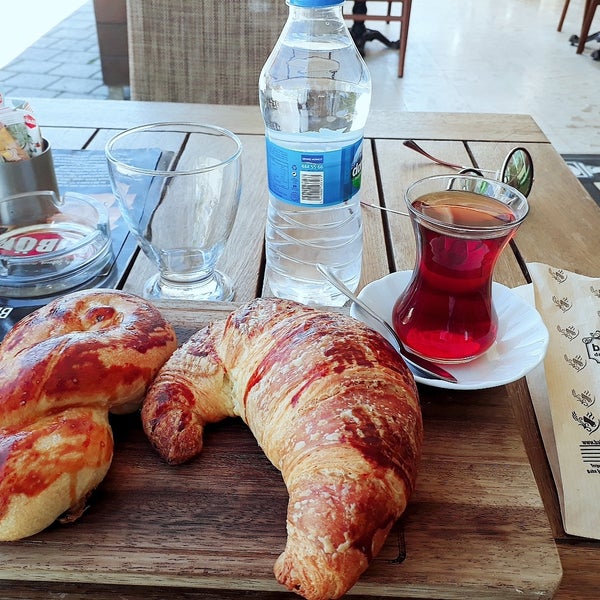 Foto tirada no(a) Baba Fırın - Cafe Çalış por Aysen G. em 3/24/2019
