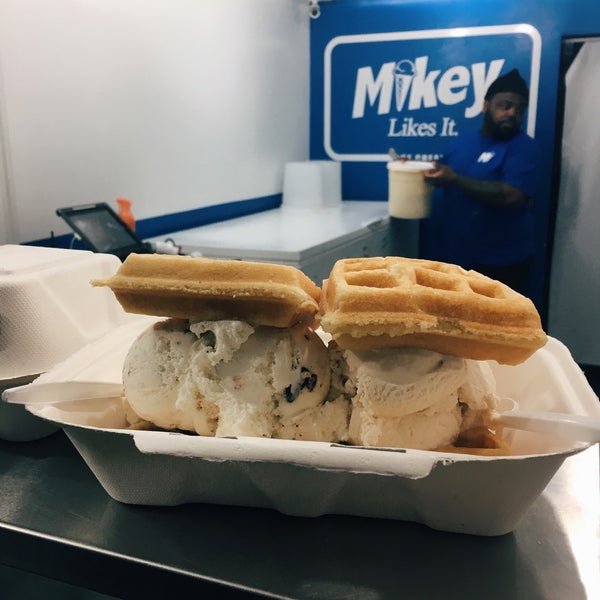รูปภาพถ่ายที่ Mikey Likes It Ice Cream โดย Maksum C. เมื่อ 1/20/2017