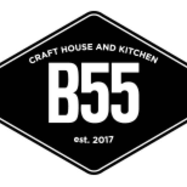 Foto tirada no(a) B55 Craft House &amp; Kitchen por B55 C. em 10/16/2017