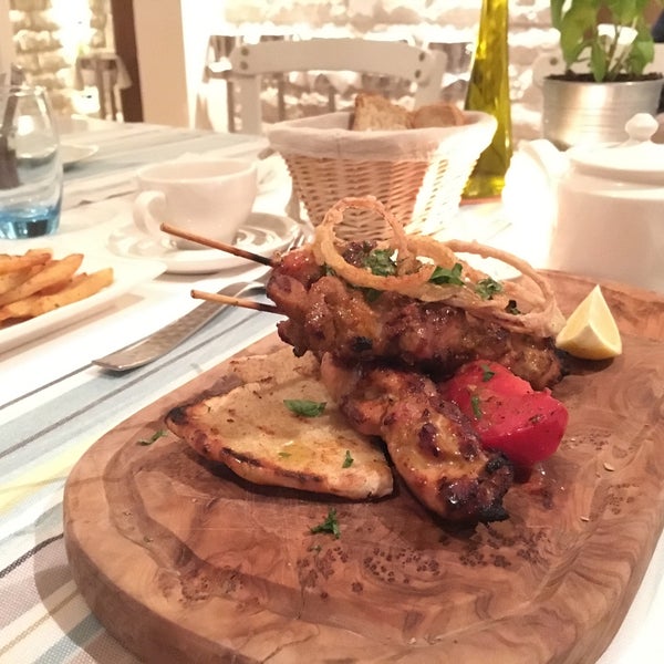 8/27/2016 tarihinde Alexey K.ziyaretçi tarafından Elia Greek Restaurant'de çekilen fotoğraf