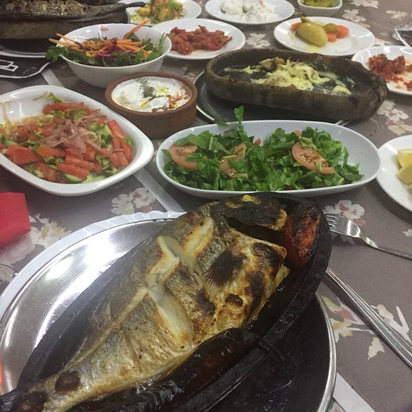 Foto scattata a Bayır Balık Vadi Restaurant da Yasemin Y. il 10/13/2017