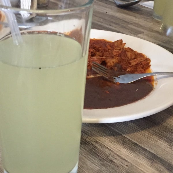 Photo prise au El 9 Restaurante Lounge Yucateco par Minette R. le12/12/2015