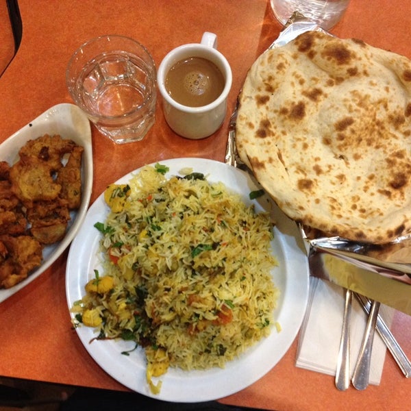 10/18/2013 tarihinde Vincent P.ziyaretçi tarafından Pakwan Indian Restaurant'de çekilen fotoğraf