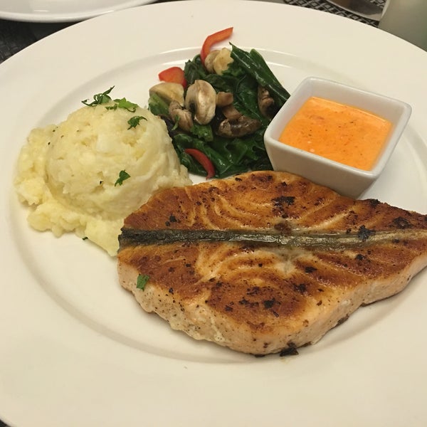 Smoked Salmon fetutchini was great but not very warm and salmon with Mash potato was little over cooked , and mash potato/ spinich was not great honestly . Overall acceptable but not the best .